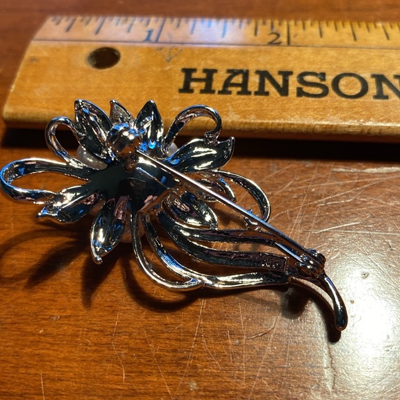 New in Box Princess Grace Collection Pearl Brooch from Newbridge Silver Ware. - Picture 7 of 9